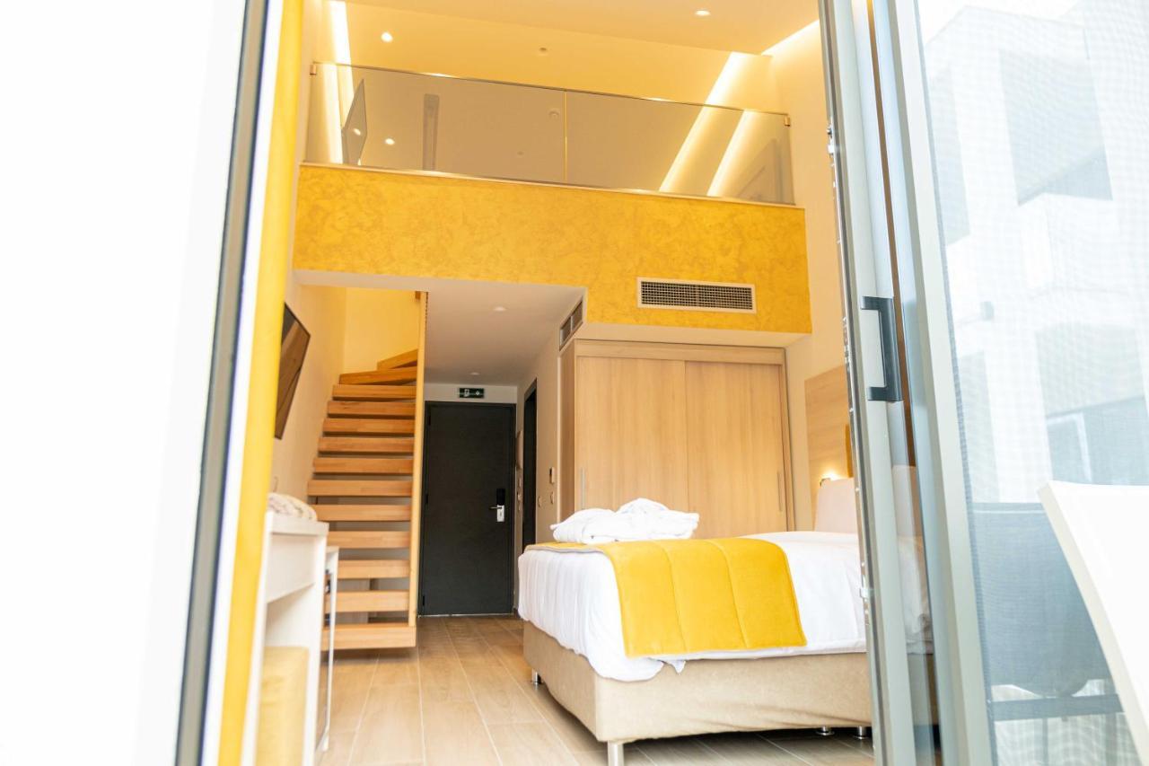 Mirror Hotel Polychrono Luaran gambar