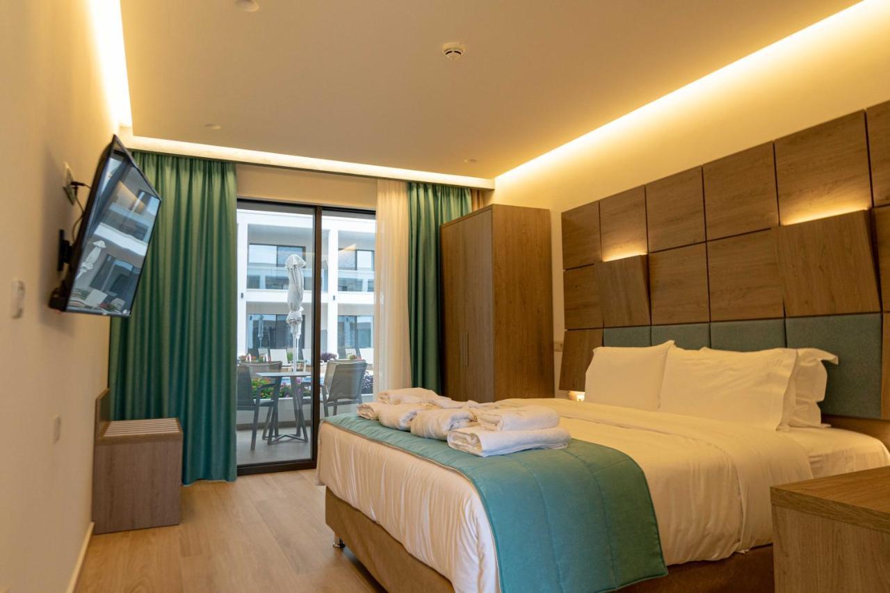Mirror Hotel Polychrono Luaran gambar