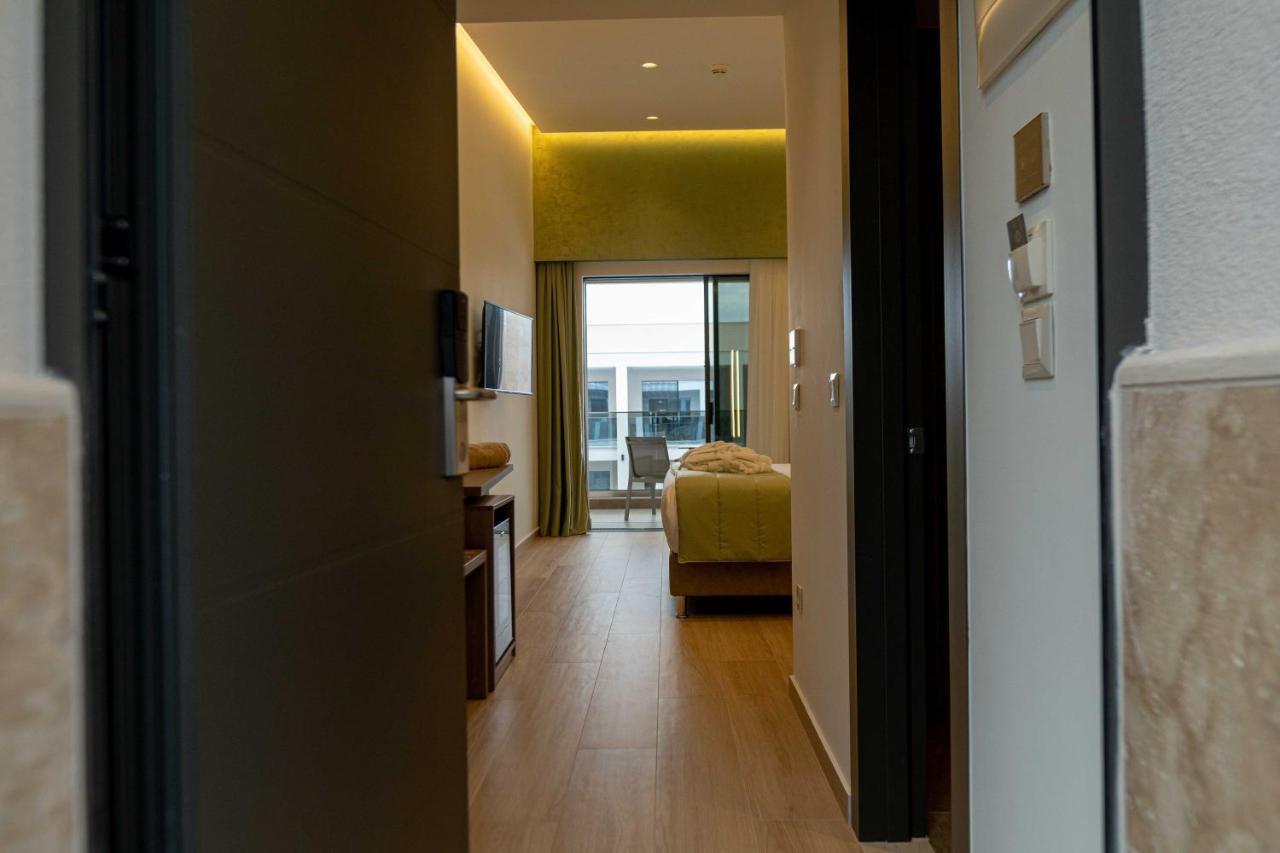 Mirror Hotel Polychrono Luaran gambar