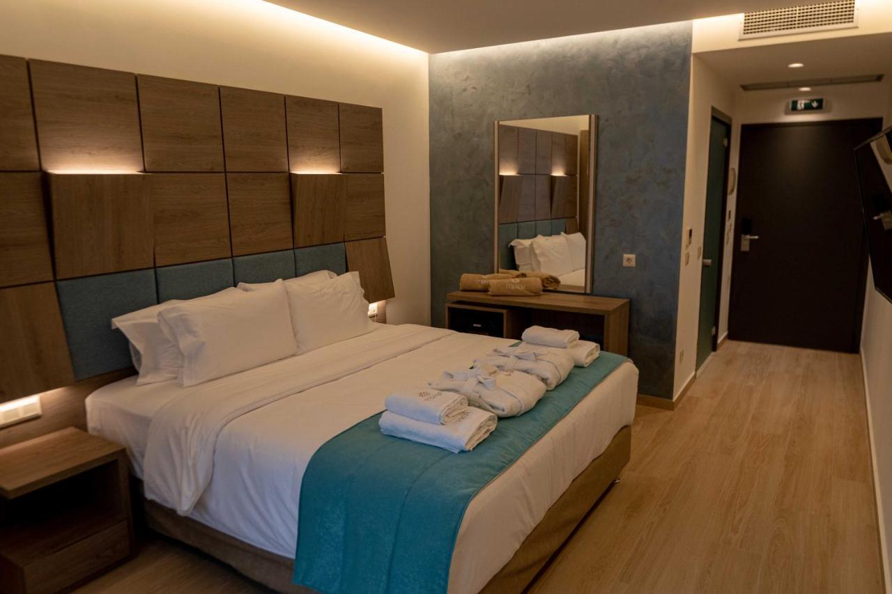 Mirror Hotel Polychrono Luaran gambar