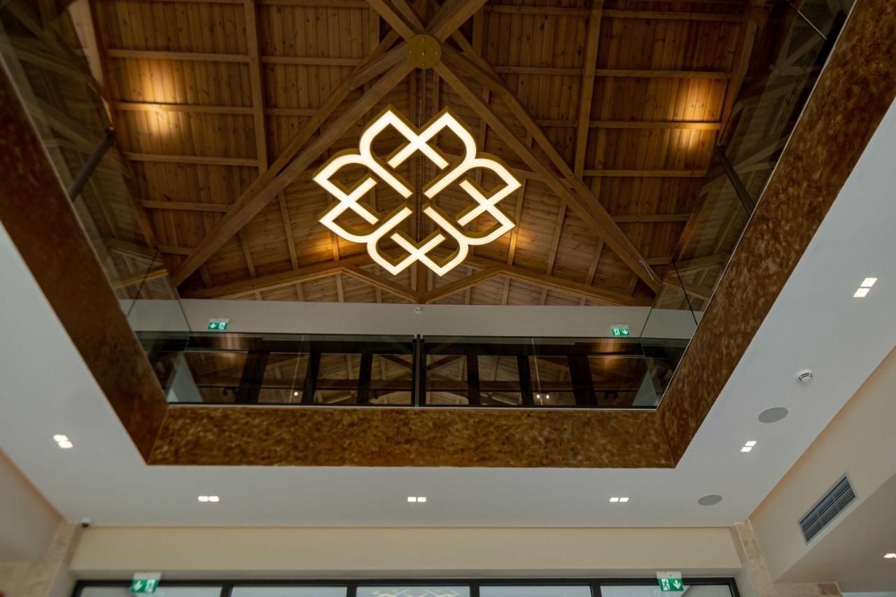 Mirror Hotel Polychrono Luaran gambar