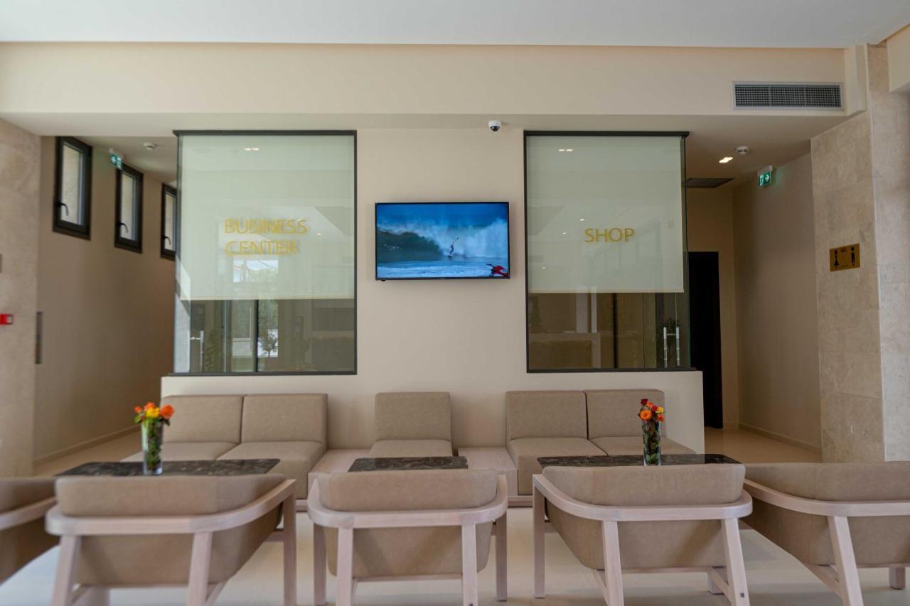 Mirror Hotel Polychrono Luaran gambar